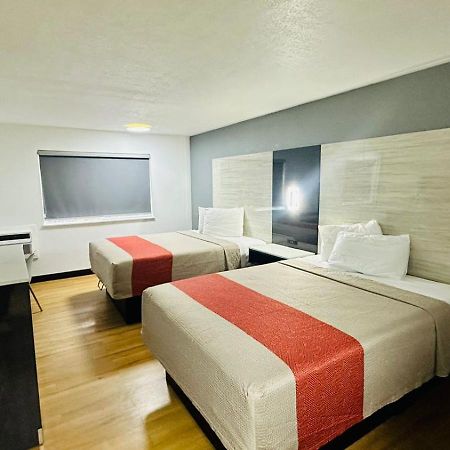 Evergreen Inn & Suites Portland (Adults Only) Zewnętrze zdjęcie