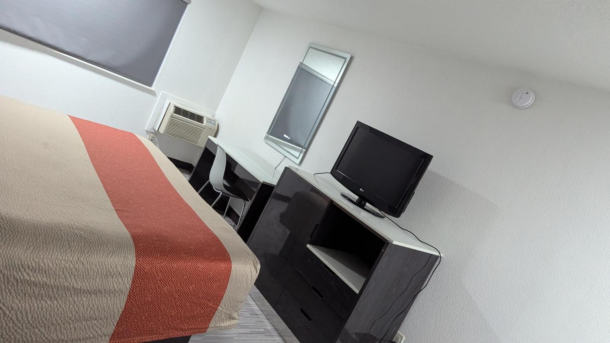 Evergreen Inn & Suites Portland (Adults Only) Zewnętrze zdjęcie