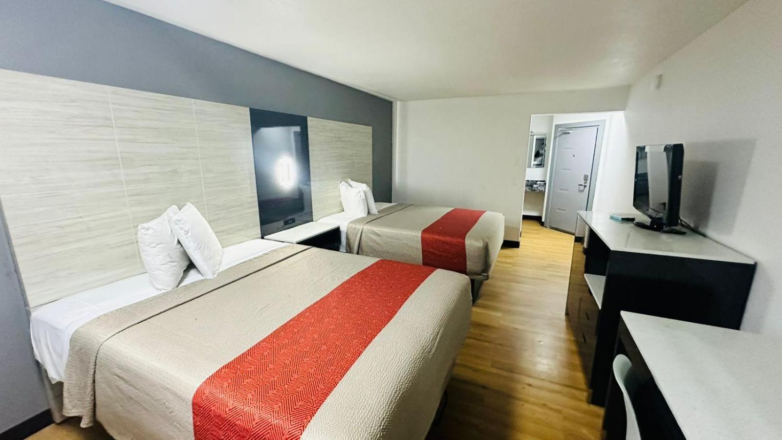 Evergreen Inn & Suites Portland (Adults Only) Zewnętrze zdjęcie