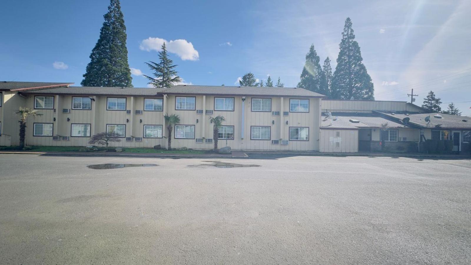 Evergreen Inn & Suites Portland (Adults Only) Zewnętrze zdjęcie