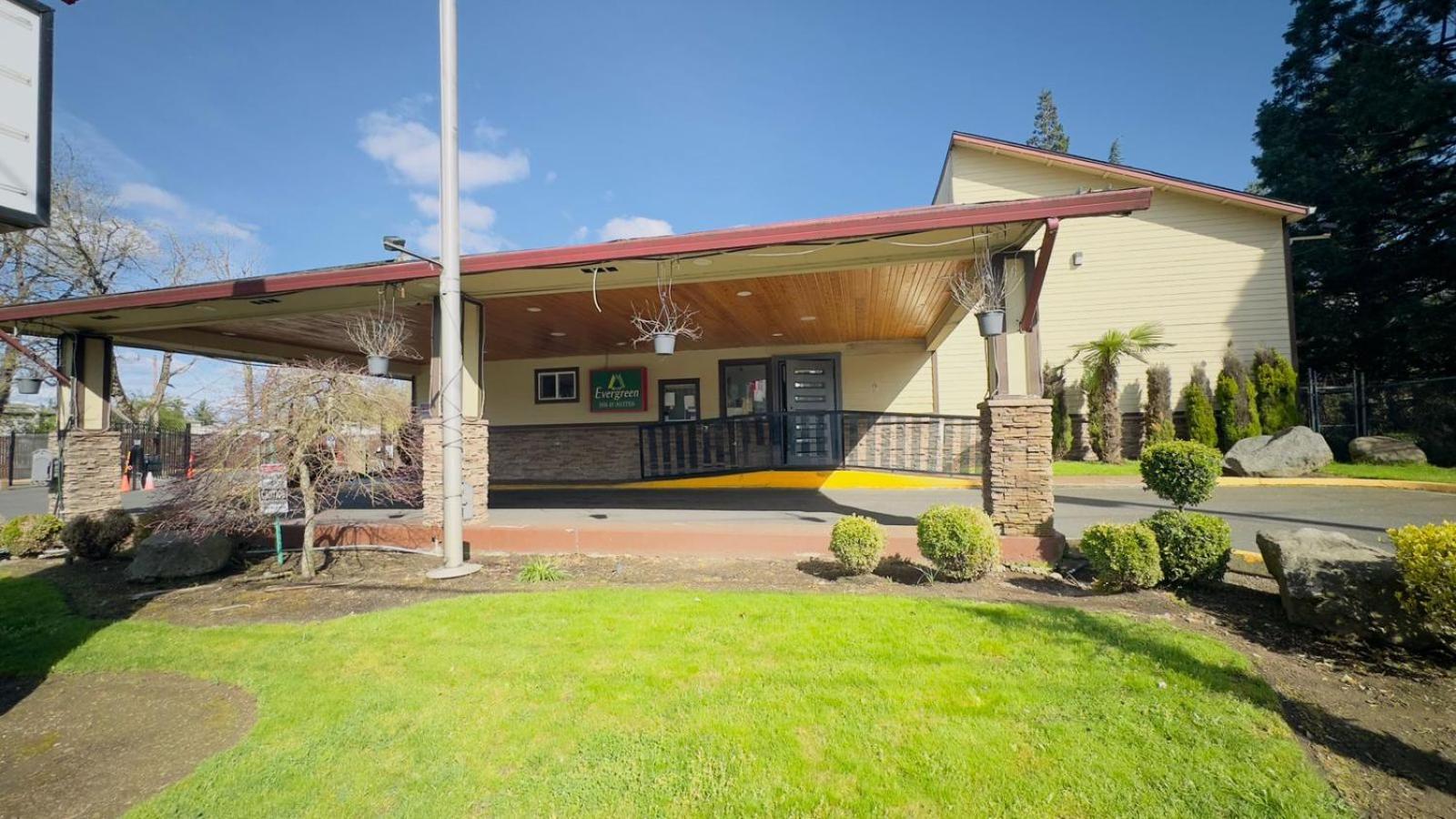 Evergreen Inn & Suites Portland (Adults Only) Zewnętrze zdjęcie